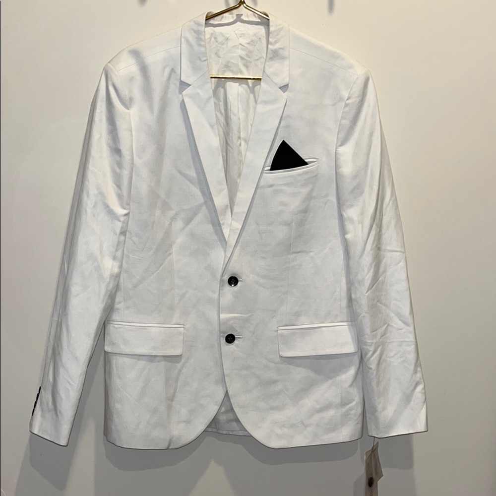 Kenneth Cole Reaction Men's White Blazer with Black Pocket Square